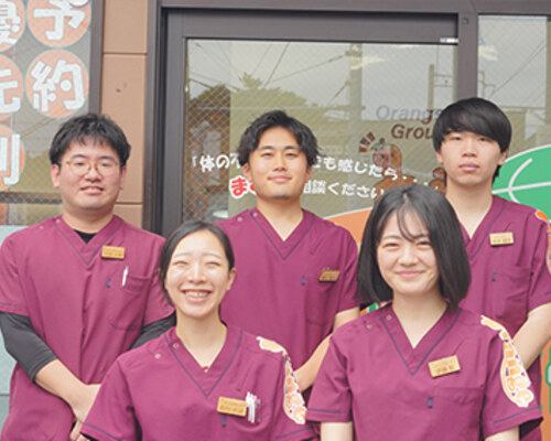 市川大野オレンジ整骨院のスタッフ集合写真