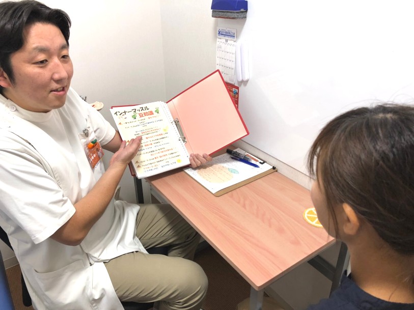 問診室で問診しているイメージ写真